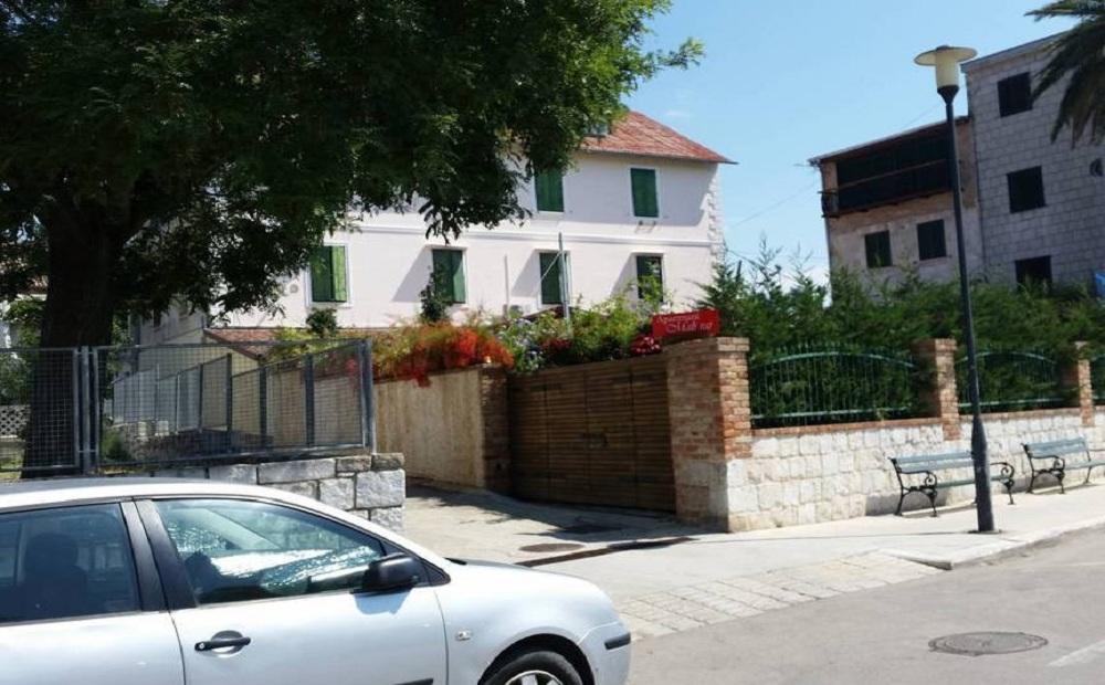 Apartments Mali Raj Vranjic Exterior photo